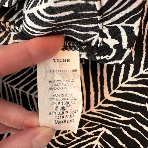 Fab’rik | Black & White Loose Flowy Shorts - Picture 7 of 10